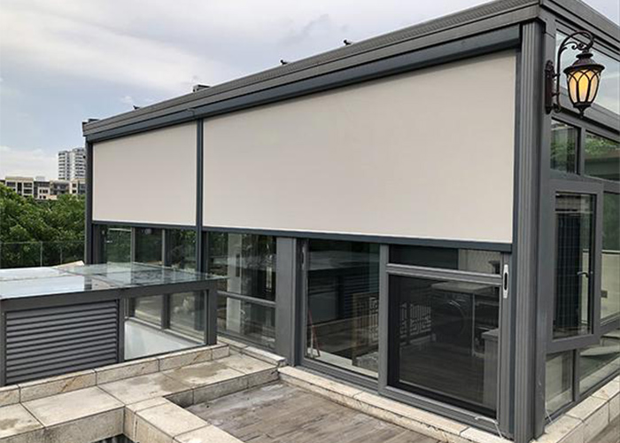 陽臺電動防風(fēng)卷簾